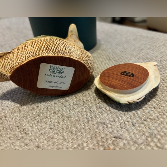 Harmony Kingdom Keeping Current Figurine Box - Picture 4 of 5